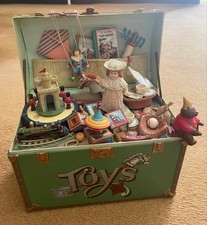 ENESCO – Toy Symphony Treasure Chest of Toys Music Box (1986) – WORKING