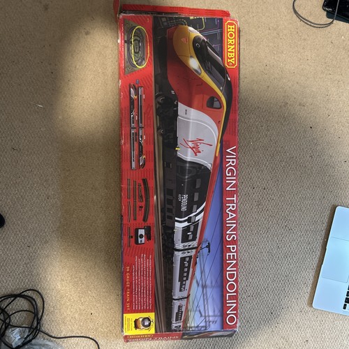 Hornby virgin trains pendolino - virgin,