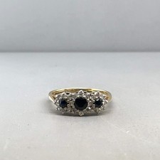 18ct Yellow Gold Diamond and Sapphire Ring (c. 0.20 - 0.25ct) - Size K