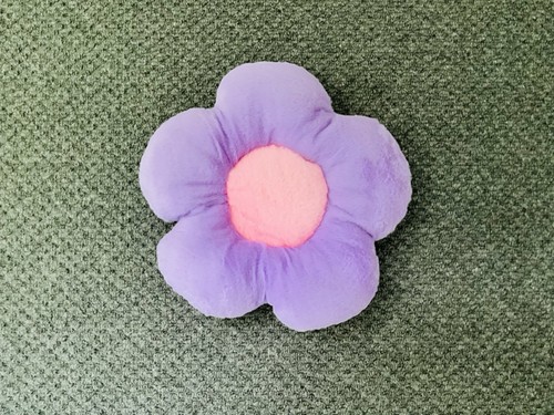 Stunning daisy shaped cushion - daisy,