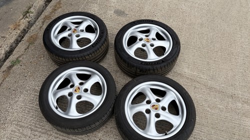 Porsche twists with - twists,