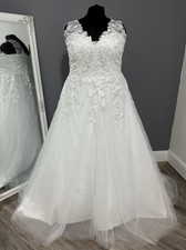 Size 28/30 Ivory Lace V Neck Wedding Dress