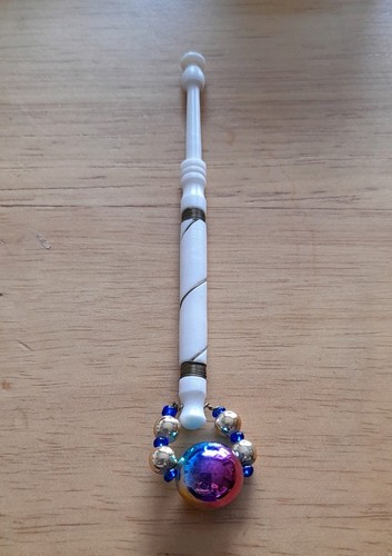 Bovine bone lace - bone, bobbin.