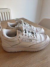 Women’s REEBOK Club C White - Size 5