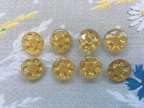 Eight loose pretty vintage