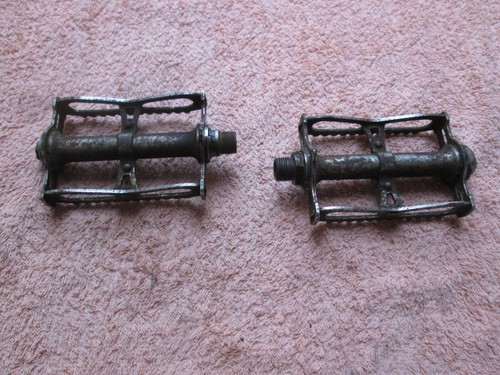Vintage road bike pedals