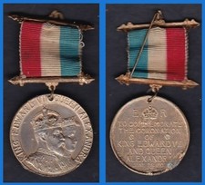 1902  Coronation.  EDWARD VII and ALEXANDRA.  38 mm  Gilt white metal.  Complete