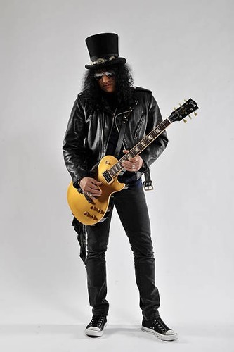 Slash poses with 2008 gibson - slash,