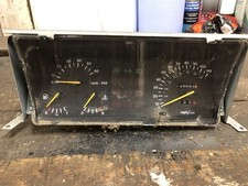 Land Rover Discovery 200 TDI dash clock assembly in a good used condition 148k