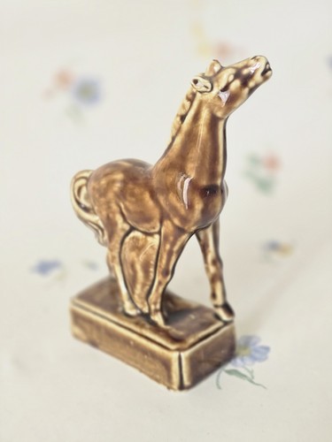 Vintage horse figurine statue - vintage,