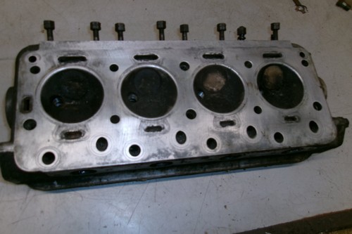 Daimler 250 cylinder head - 250,