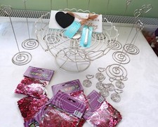 MIXED LOT OF WEDDING TABLE ITEMS -WIRE CAKE STAND,PLACE CARD STANDS,TABLE CONFET