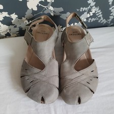 Earth Origins Size 4 Pale