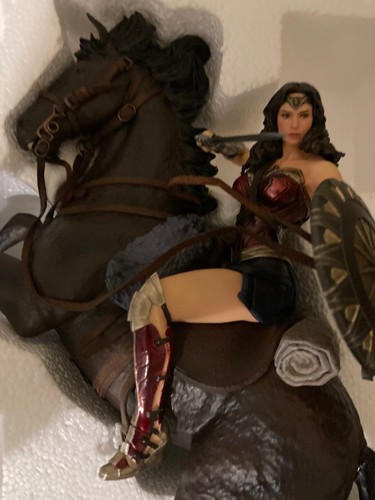 Wonder woman statue rare - statue, on