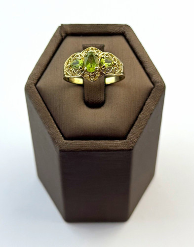 Peridot 9ct gold ring - ,