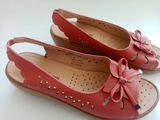 BRAND NEW SIZE 8 UK 41 salmon