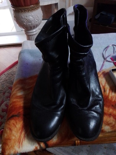 Black ankle boots - size, 6.5