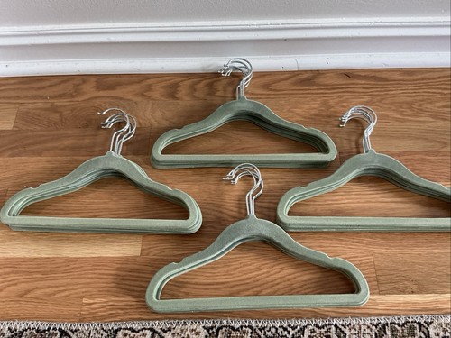 Green velvet hangers lot 20 - velvet,