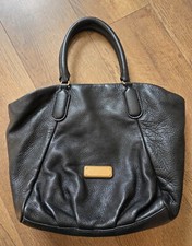 marc jacobs black leather handbag excellent condition. Fits laptop too