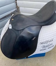 Black Wintec 2000 Saddle With Adjustable Gullet 17.5 Inch Flocked REF 138