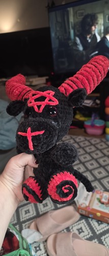 Black red horned - black, &