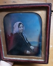 GORGEOUS FINE RARE EARLY TINTED BRITISH DAGUERREOTYPE PHOTO WOMAN MOB CAP 1/6TH