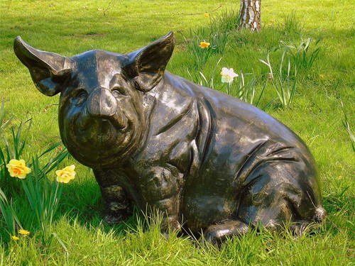 Large life size sitting - large, pig