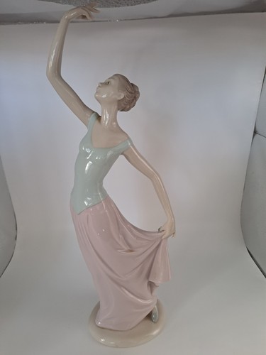 Nao lladro the - lladro, "the