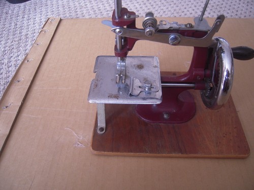 Childs sewing machine singer - machine,