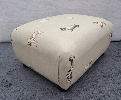 Footstool small stool dog - /,