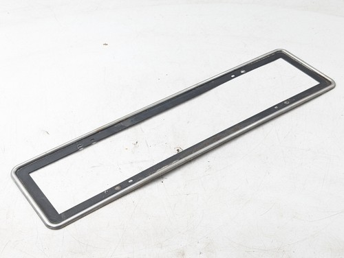 Front number plate plinth - front,