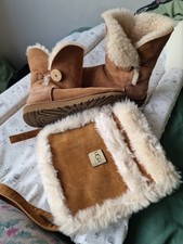 UGG Australia Bundle  Bailey Button II Tan UK Size 5.5 Crossbody Bag Tan