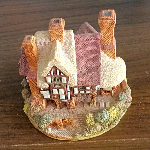 Lilliput lane three feathers - lane,