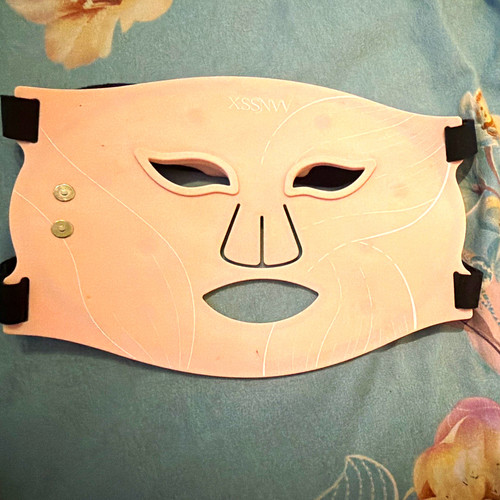 Pink led light therapy face - pink,