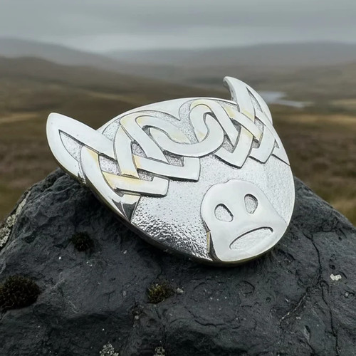 Highland cow pin - pin, scotland