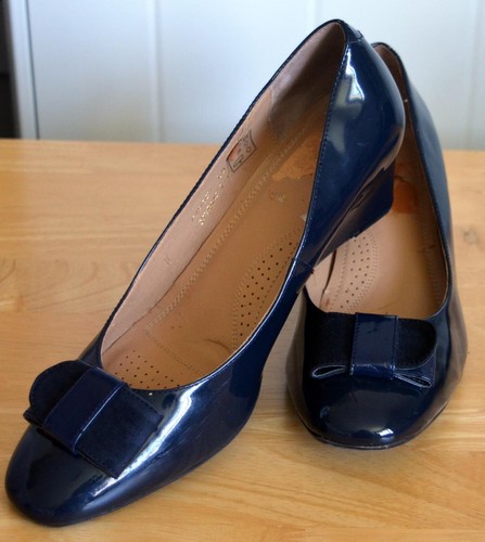Navy patent wedged bow shoes - navy,