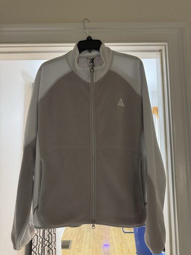 Nwt nike acg - wolf, tree
