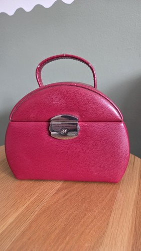 Red vintage jewellery box - , with