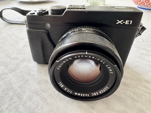 Fuji mirrorless camera - x-e1,