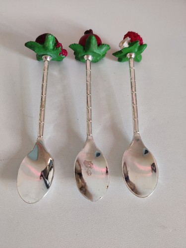 Tea spoons with decoration - x,