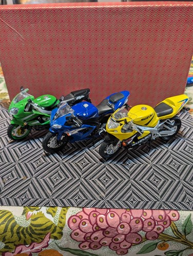 Three maisto yamaha - three,