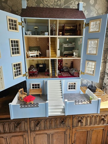 Georgian dolls house - georgian, (dolls