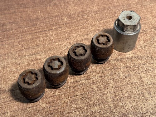2012 mazda mk1 wheel lock - wheel,