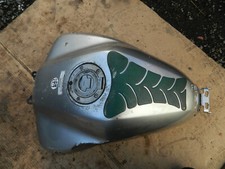 Petrol fuel tank for a Yamaha Fazer 600 FZ6 2004