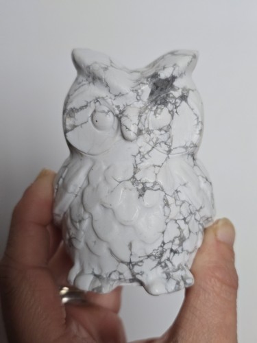 385g howlite owl carving - howlite,