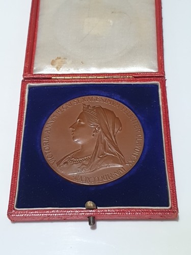 Bronze queen victoria diamond - victoria,