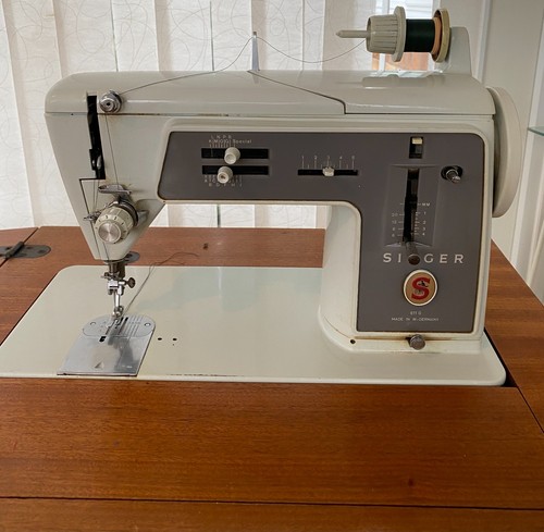 Singer 611g sewing machine - machine, in