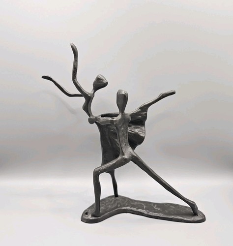Metal sclupture dancing - metal,