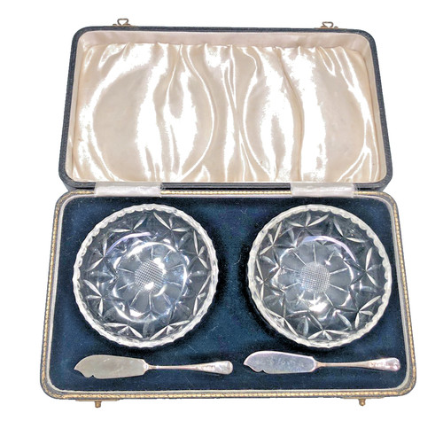 Antique cased set crystal - set,