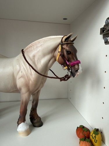 Model horse traditional draft - traditional,